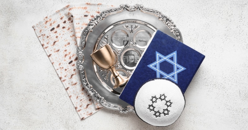 פריטים עם סמלים יהודיים מסורתיים